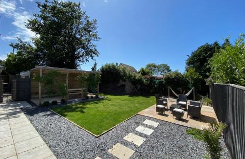 Hundleton Casa | Cosy bungalow in countryside village near coast