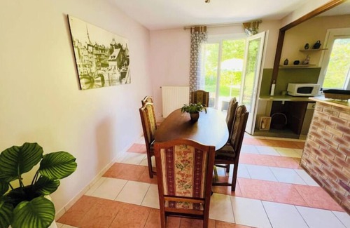 La Riviere-Saint-Sauveur Cabaña | Cosy cottage
