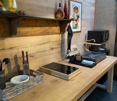 Hesdin Casa | Cosy Central House with luxury jacuzzi bath