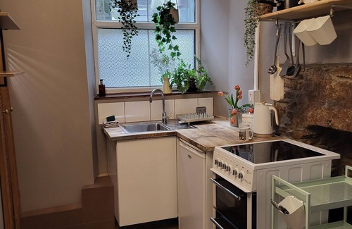 St Just Apartamento | Cosy Central St Just Apartment with Wood burner fireplace. Close to great walks.