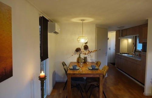 Stegerveld Chalet De Esquí | Cosy chalet, 5 min. walk to the 5* holiday park