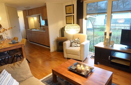 Stegerveld Chalet De Esquí | Cosy chalet, 5 min. walk to the 5* holiday park