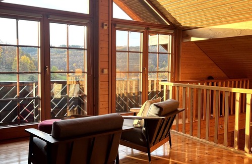 Dorfweil Chalet De Esquí | Cosy chalet in the Taunus nearby Frankfurt with fireplace & view