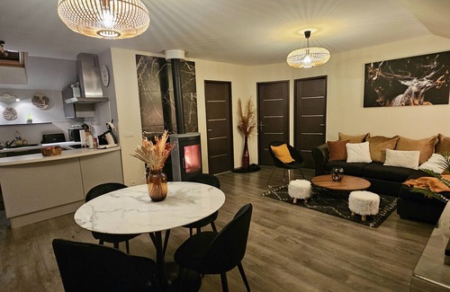 Asson Chalet De Esquí | Nuevo alojamiento en el corazón de los paisajes ondulantes y verdes