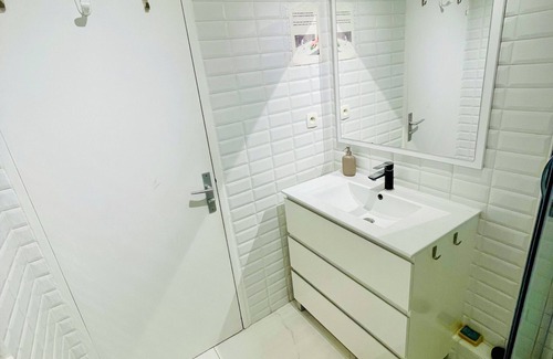 Aulnay-sous-Bois Apartamento | Cosy, comfortable room close to Charles de Gaulle airport ✨