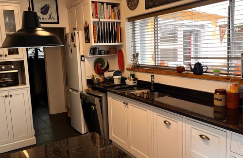 Glencairn Casa | Cosy, comfortable 1-bedroom house in Glencairn with sea and mountain views.