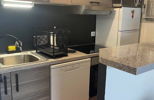 Royan Apartamento | Cosy, comfortable 2-bedroom apartment close to the downtown market in Royan. All comforts