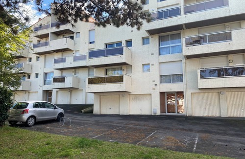 Royan Apartamento | Cosy, comfortable 2-bedroom apartment close to the downtown market in Royan. All comforts