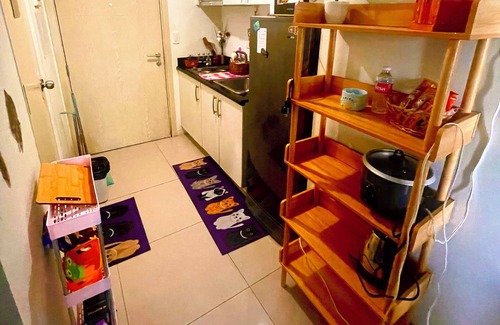 Valenzuela Condominio | Cosy Condo with Balcony at Makati SM Jazz