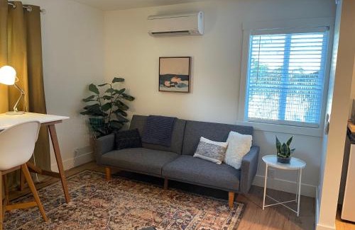 Redding Apartamento | Cosy condo with modern kitchen, spacious lounge and private garden