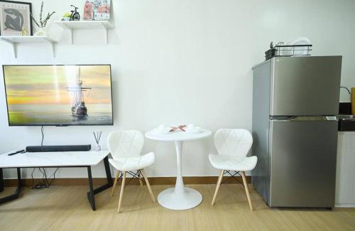 Trece Martires Apartamento | Cosy Corner at SMDC Hope Residences - Pool View & Highest Floor
