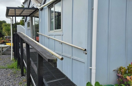 Beach Haven Cabaña | Cosy Cottage, 5 min to Island Bay Beach & Wharf