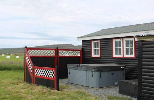 Egilsstadir Casa | Cosy Cottage-Álfabakki-with hot tub