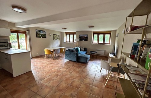 Bruere-Allichamps Cabaña | Escápate al Campo: Gîte Contemporáneo con Jardín y Terraza, Cerca de la Abadía de Noirlac