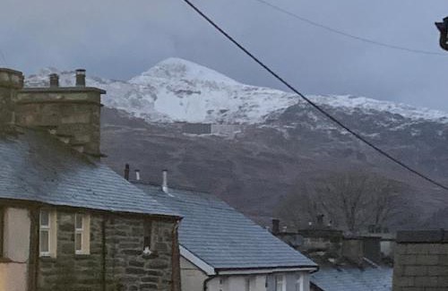 Manod Casa | Cosy cottage in picturesque Snowdonia with stunning views of the Moelwyn mountains