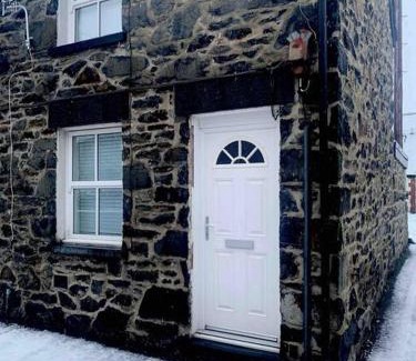 Llanrwst Casa | Cosy Cottage, Nr Betws y Coed.