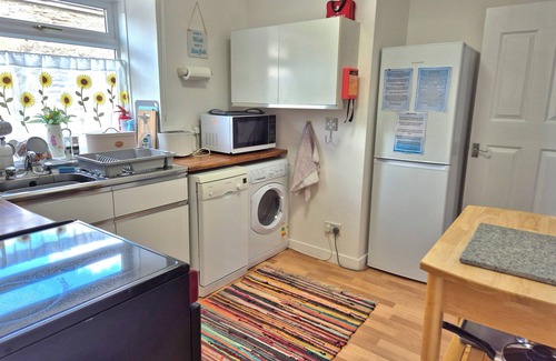 Kilmun Cabaña | Cosy Cottage with water views, Close to town centre. Hot tub. Pet friendly.