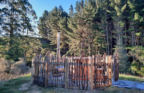 Raetihi Cabaña | Tranquila y acogedora casa de campo moderna - entorno rural en 4 acres