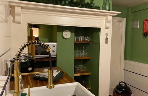 Erin Cabaña | Cosy country getaway. Great for walking and relaxing. Pet-friendly.