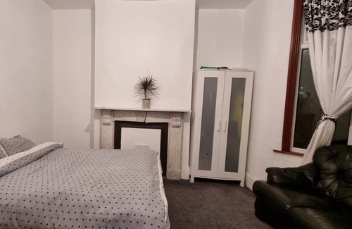 Valentines Casa | Cosy Double Bedroom in a Vibrant Neighbourhood