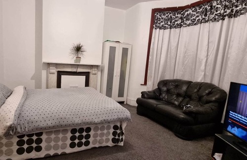 Valentines Casa | Cosy Double Bedroom in a Vibrant Neighbourhood