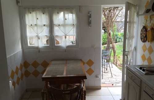 Miramas Apartamento | Apartamento dúplex bonita en villa, con terrazas y acceso al jardín