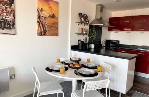 Northampton Apartamento | Cosy Egyptian Inspired City Centre Apartment