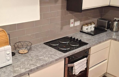 Edmonton Casa | Cosy Entire House Open Kitchen 2 Bedroom for 5
