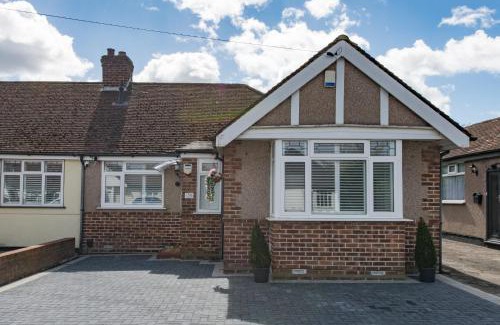 Manor Casa | Cosy Family Home in Ruislip