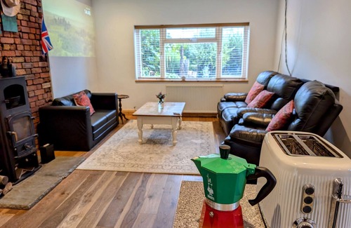 White Hart Lane Casa | Cosy Family House | Quiet | Garden | Free Parking