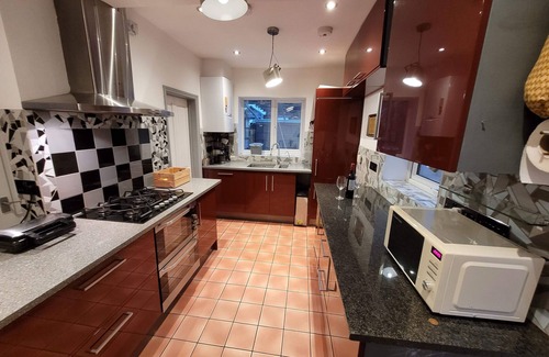 White Hart Lane Casa | Cosy Family House | Quiet | Garden | Free Parking