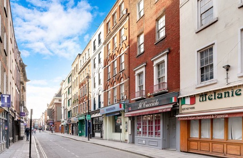 Chinatown Apartamento | Cosy flat in the heart of Soho, London.