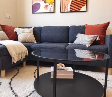 Gueznaia Apartamento | Cosy Flat with IPTV, BB gear Married couples only