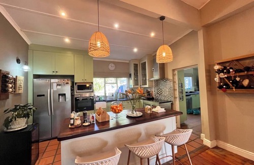Grahamstown Casa | Cosy & gorgeous 3-bedroom house in Grahamstown with pool! Stunning family home!