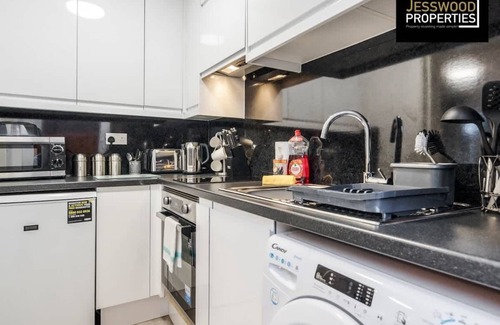 Luton Condominio | Chertsey Studio Cosy Studio Apartment with Garden