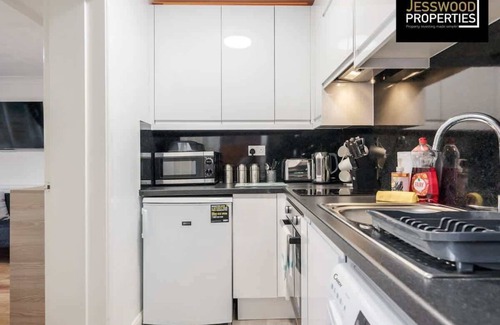 Luton Condominio | Chertsey Studio Cosy Studio Apartment with Garden
