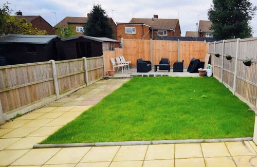 Luton Condominio | Chertsey Studio Cosy Studio Apartment with Garden
