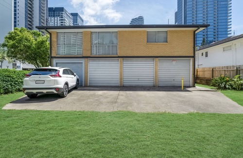 Broadbeach Apartamento | Cosy Ground Floor Unit Moments From The Beach