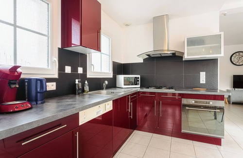 Bourcefranc-le-Chapus Casa | Acogedora casa de vacaciones con terraza privada, ideal para familias o amigos