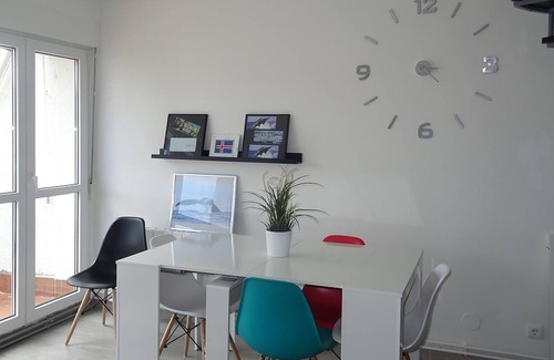 Santiuste Casa | Acogedora casa de vacaciones en Santiuste con piscina compartida