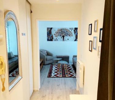 Cergy-Pontoise Apartamento | Cosy Home 1 - Spacieux 3 pièces avec parking - 30 min de Paris