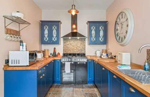 Looe Casa | Cosy Home on the Waterfront, Private Parking