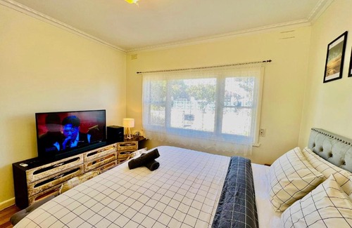 St. Albans Casa | Cosy Homes - 15 Minutes Away From Melbourne Airport