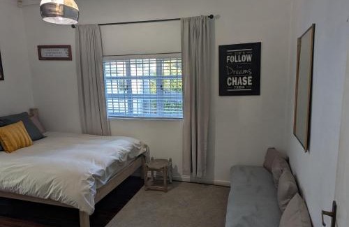 Stellenbosch Cama Y Desayuno | Cosy homestay in green area
