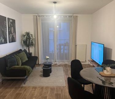 Carrieres-sous-Poissy Apartamento | Cosy house à 6 min du RER A et PSA