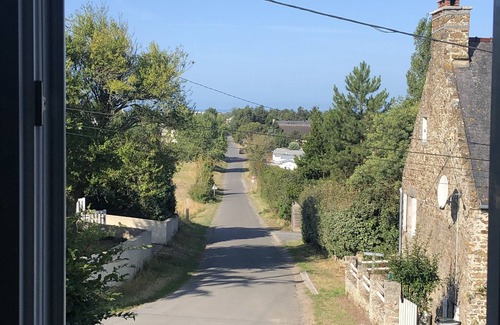 Agon-Coutainville Casa | Cosy house for 4 people with enclosed garden, open view 1 km from the sea