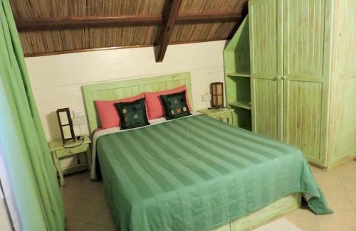 Blue Bay Casa | Cosy House in Blue Bay with Private Parking and Terrace