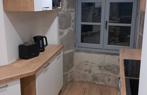 Besse-et-Saint-Anastaise Casa | Cosy house in the B-ffroy center of Besse.