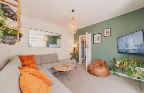 Somerfield Casa | Cosy House with Garden and Hot Tub - Pet Friendly