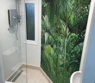 Bircotes Apartamento | Cosy Jungle Cabin With Bathroom